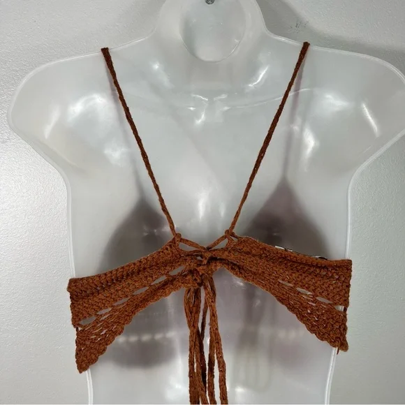 Earthbound Trading Burnt Orange Crochet Knit Cropped Halter Lace Back Tank Top M - Picture 3 of 4